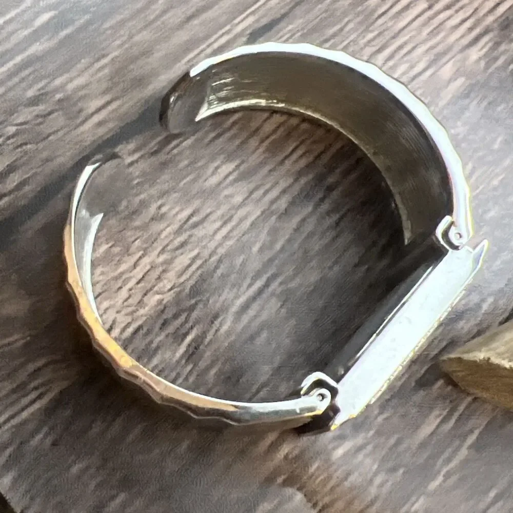 Silver Bangle Women’s Quartz Watch GEN568 Watch New Battery - Picture 8 of 9